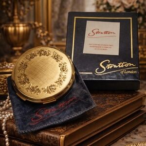 RARE STRATTON OF LONDON GILT FLORAL POWDER COMPACT MIRROR IN ORIGINAL BOX